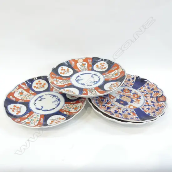 4 JAPANESE IMARI PORCELAIN PLATES. Dia.210mm