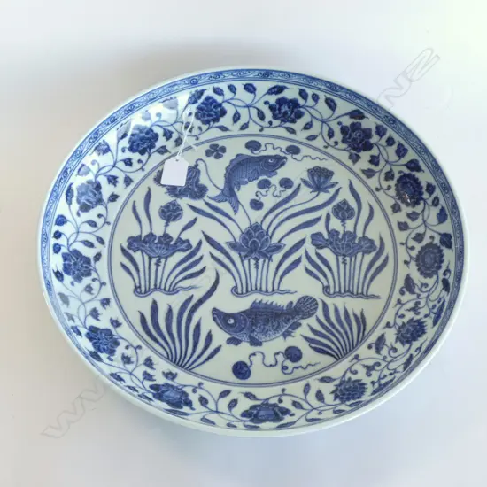 BLUE AND WHITE CHINESE CHARGER. DIA. 370mm