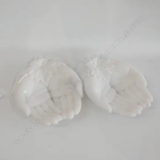 PR VINTAGE WHITE GLASS OPEN HANDS WITH GRAPES - SOAP OR JEWELLERY DISHES 155 X 115MM -