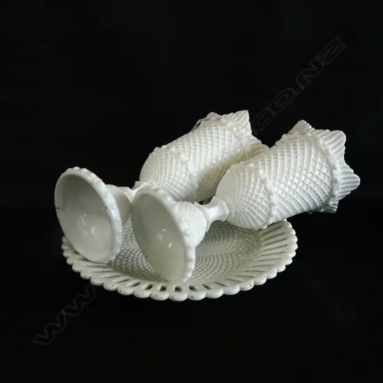 PR VINTAGE WHITE GLASS VASES (H 210MM) & PIERCED PLATE (DIA 220MM)