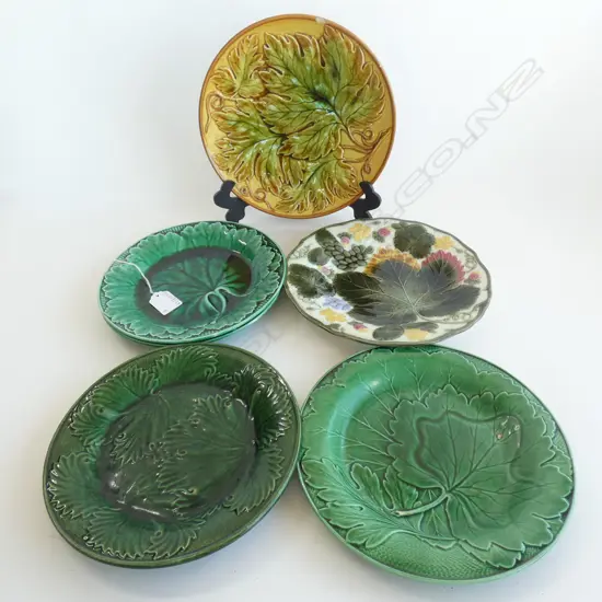 6 MAJOLICA PLATES; GREEN WEDGWOOD ETC...