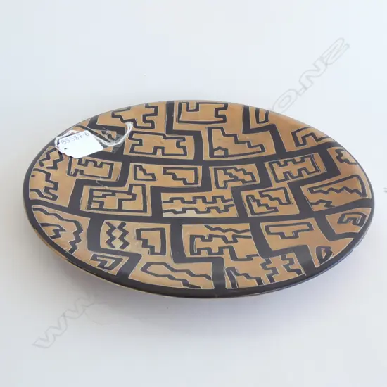 HAND CARVED PLATE - MADE IN KENYA DIA 258MM