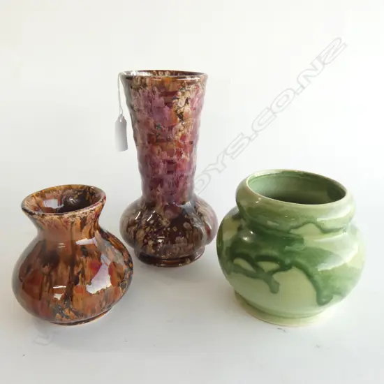 3 CROWN LYNN VASES; 2 FRACTIONATED MARKS (LARGEST H 190MM) + 1 GREEN GLAZE (H 110MM)