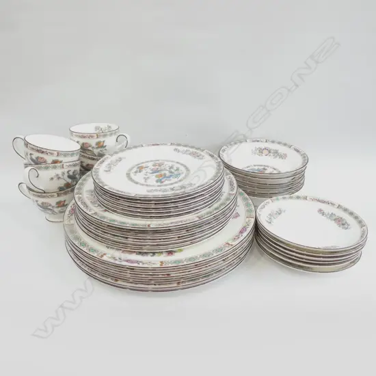 6 PLACE WEDGWOOD 'KUTANI CRANE' DINNER SERVICE