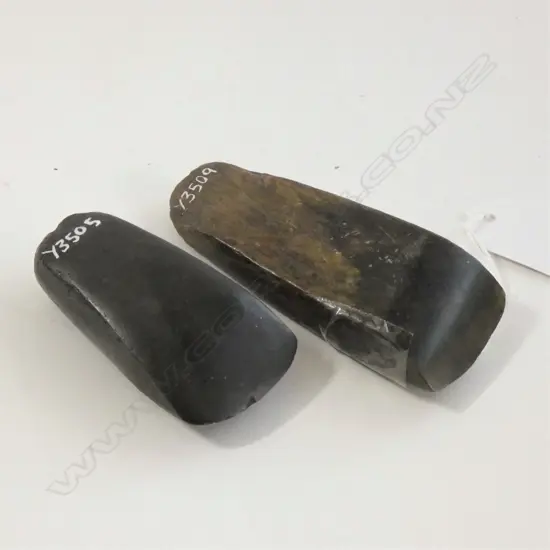 2 MAORI STONE ADZES L.90mm (CAN ONLY BE SOLD TO REGISTERED COLLECTORS)