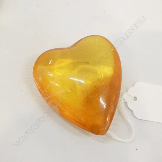 KAURI GUM HEART SHAPED PENDANT 26 GRAMS H.55mm