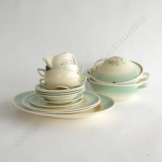 15 PCES SUSIE COOPER...