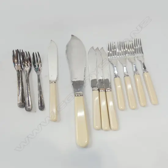 BAG CUTLERY; FAUX BONE FISH SET / BOXED DESSERT FORKS