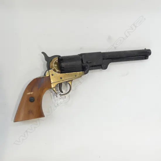 VINTAGE REPLICA PISTOL L.330mm
