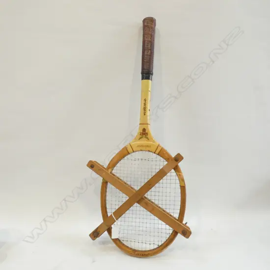 VINTAGE TENNIS RACQUET 'COMET' 