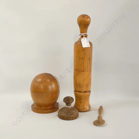 4 VINTAGE WOODEN PCS; STRING HOLDER / PASTRY CUTTER / SHORTBREAD STAMP (DIA 65MM) & LG NUTCRACKER 