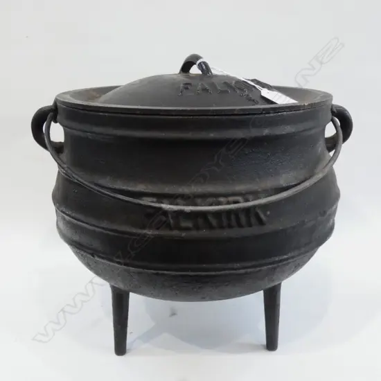 CAST IRON CAMP OVEN