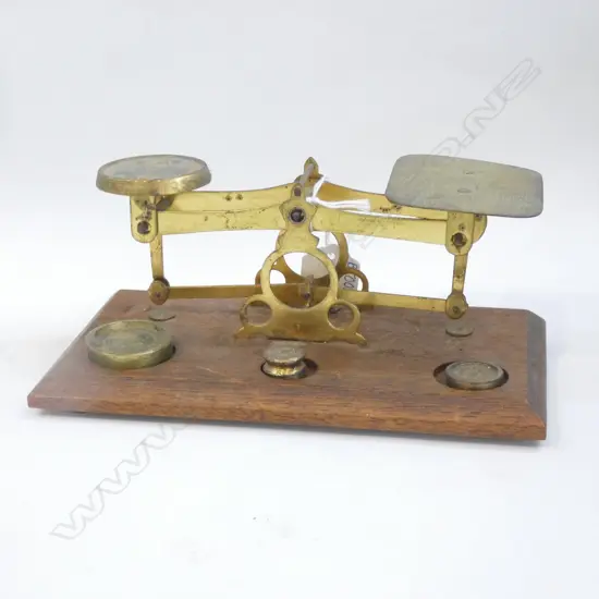 SM SET ENGLISH WOOD & BRASS SCALES W WEIGHTS L 185MM
