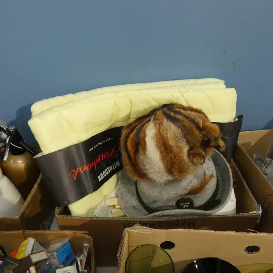 BOX LOT YELLOW WOOLEN BLANKET, IVORINE 'BONE' HANDLED KNIVES ETC