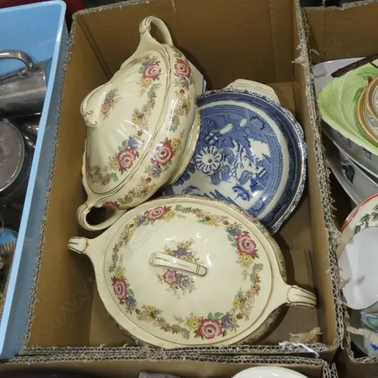 BOX OLD ENGLISH LIDDED SERVING DISHES INCL WILLOW PATTERN 