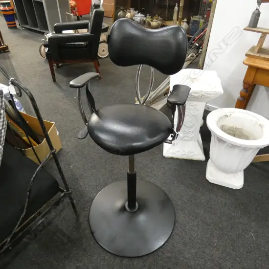 CHILD'S GAS LIFT BARBERS CHAIR
