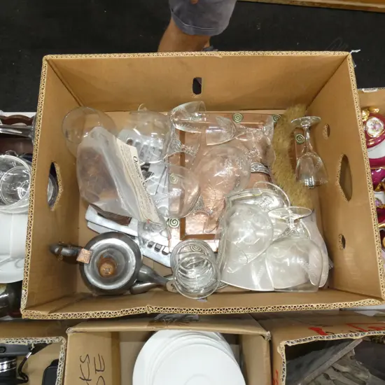 BOX LOT EP, GLASSES, SHELLAC ETC