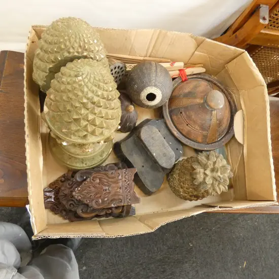 BOX ASST WOODEN WARE ETC. INCL SM PINEAPPLE LIDDED CONTAINER 