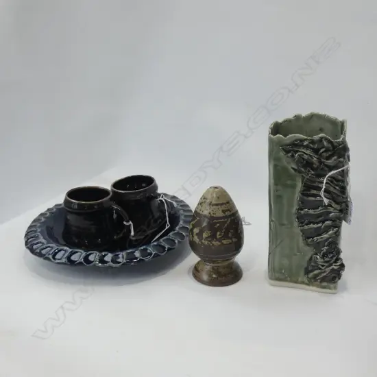 5 NZ SUDIO POTTERY PCES. M SMISEK SALT.BLUE DISH.VASE 2 MUGS