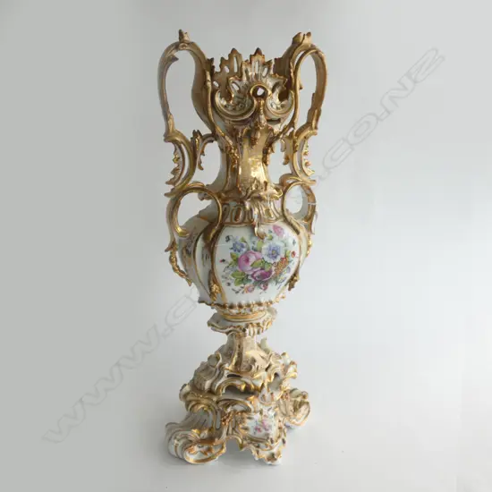 IMPRESSIVE VINTAGE FRENCH GOLD GILT & FLORAL VASE ON BASE - HAS SOME FAULTS & RESTORATIONS H. 650MM