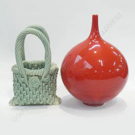 PETER COLLIS RED ORB VASE H.170mm + STUDIO POTTERY KETE