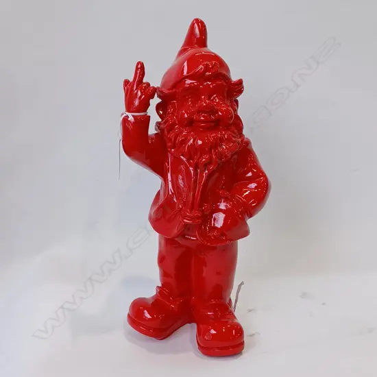 RED RESIN GNOME PULLING THE FINGER H.310mm