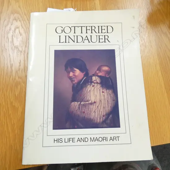 LG GOTTFRIED LINDAUER SOFT COVER BOOK 'HIS LIFE & MAORI ARTS' 