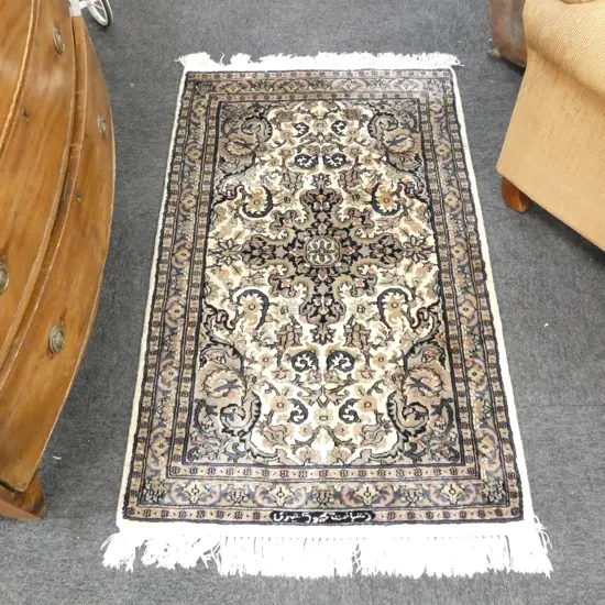 SILK FLOOR RUG 1300 X 790 MM