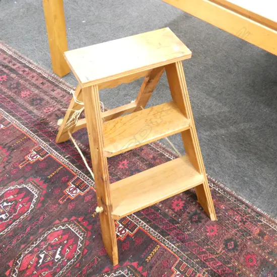 SMALL PINE STEP LADDER