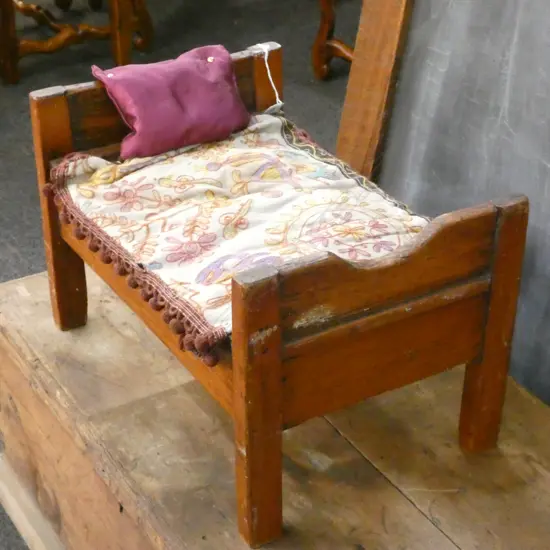 VINTAGE DOLLS BED  540 X 370MM