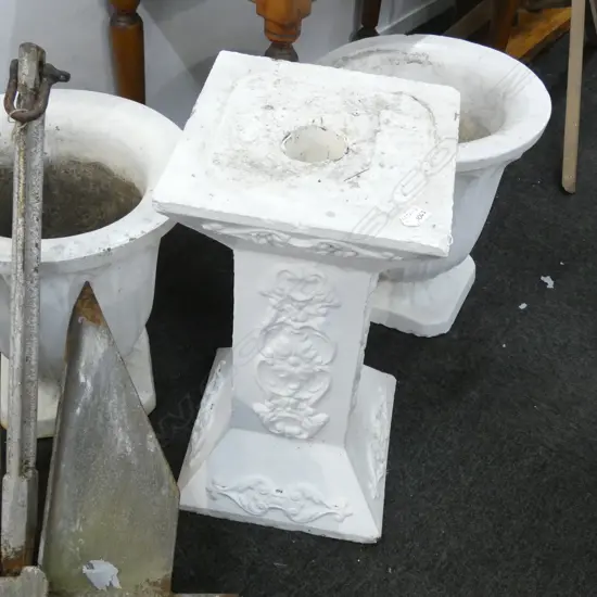 VINTAGE CONCRETE PLINTH DECORATED TOP H.610mm