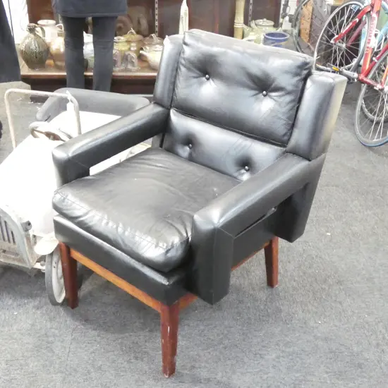 RETRO BLACK VINYL CHAIR