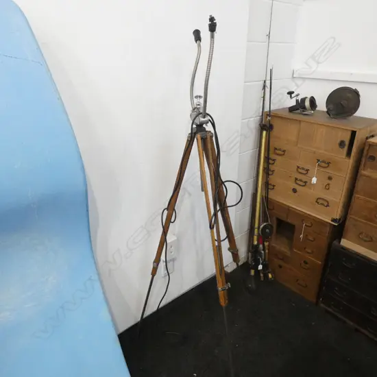 TALL GOOSE NECK TRIPOD STAND H. 1600MM