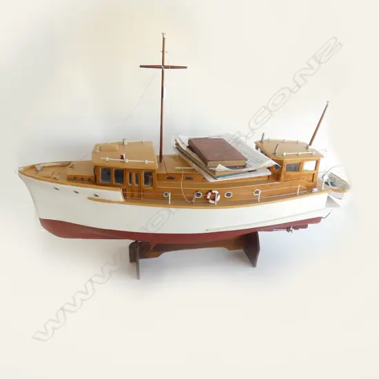 BOAT MODEL 'LADY MARGARET' L.1130mm + ASSOCIATED INFORMATION