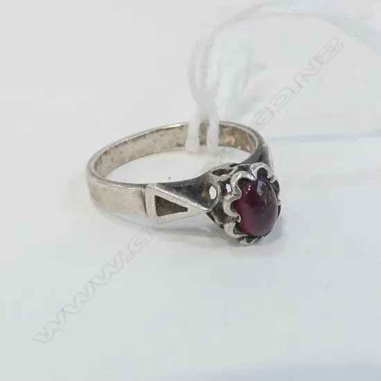 SILVER? & CAB. GARNET RING