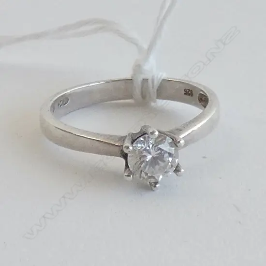 925 SILVER & CZ SOLITAIRE RING 