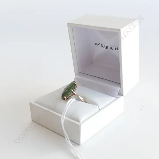 9CT & NEPHRITE RING LOZENGE SHAPE 2.36gms