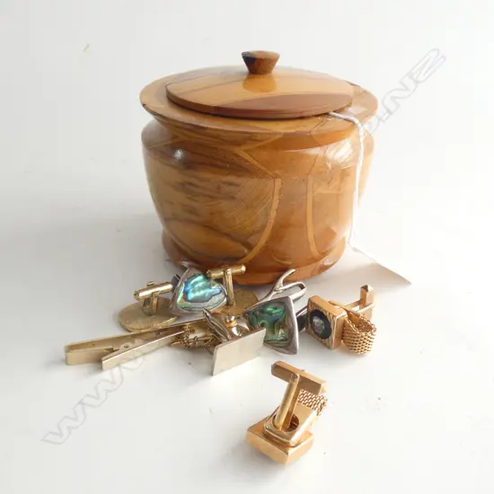 NZ NATIVE WOODS BOX OF MENS CUFFLINKS & TIE PINS INCL STG & PAUA 3PC SET