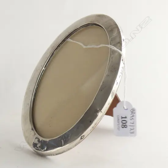 VINTAGE SILVER OVAL PHOTO FRAME