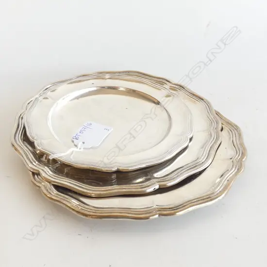 3 SERPENTINE RIMMED CONTIENETAL SILVER WAITERS 419 GRAMS