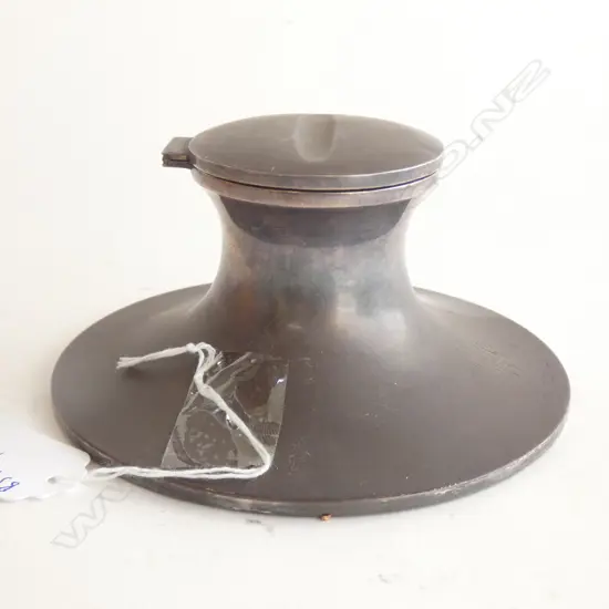 EDWARDIAN SILVER CAPSTAN SHAPE INKWELL, BIRMINGHAM 1905 by William Bruford & Son. 