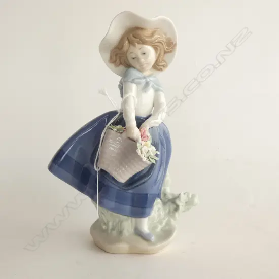 LLADRO GIRL w. FLOWERS H.175mm ONE FLOWER A/F