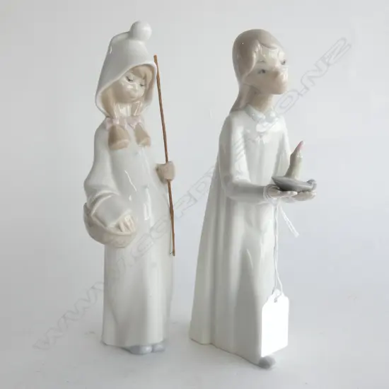 2 PCES LLADRO; CHILDREN w. CANDLE & BASKET H.215mm