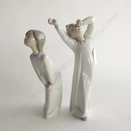 2 PCES LLADRO; CHILDREN IN NIGHT GOWNS H.215mm