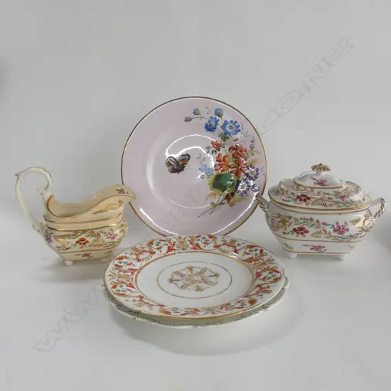 18thC DERBY LIDDED SUGAR BOWL & JUG + 19th PLATES 225mm dia