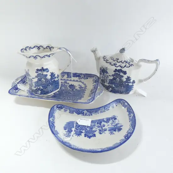 MASONS IRONSTONE TEAPOT, JUG & TWO SANDWICH PLATES, WILLOW PATTERN