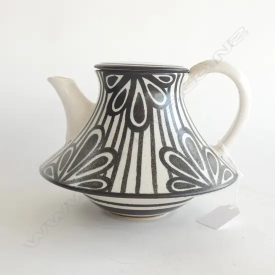 ANNEKE BORREN TEAPOT D.170mm BLACK & WHITE