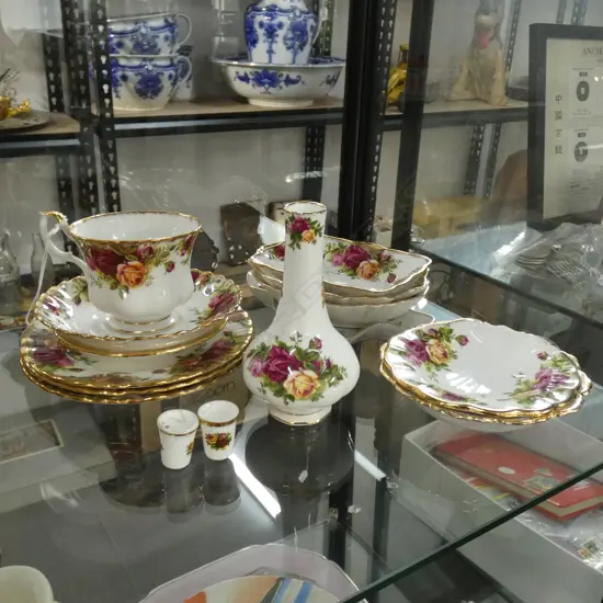 ROYAL ALBERT OLD ENGLISH ROSES 14 ASST PIECES