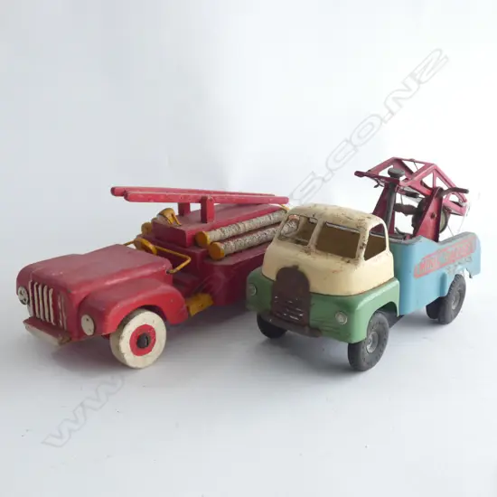 VINTAGE MINIC TOYS TOW TRUCK PUSH & GO, L. 210MM + WOODEN MODEL FIRETRUCK, L. 300MM