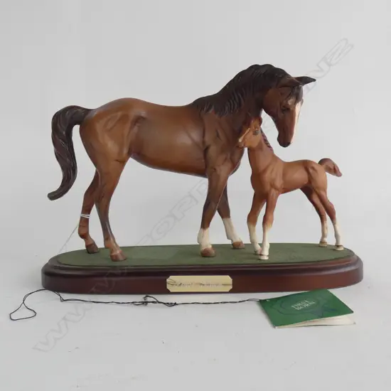 ROYAL DOULTON HORSES FIGURINE 'FIRST BORN'  L 280MM - WITH ORIGINAL SWING TAG